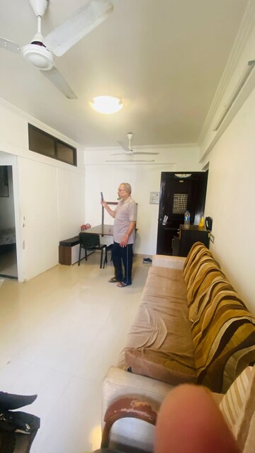 Living Room in 1.5 BHK Apartment at Sai Dham Complex Kandivali, Kandivali West – for Rent