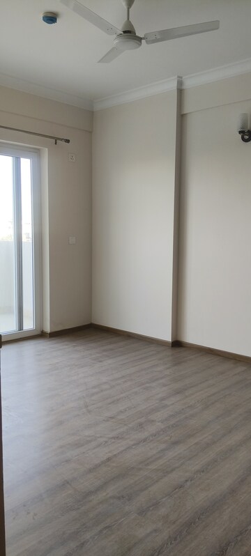 Room in 2 BHK Apartment at BPTP Astaire Gardens, Sector 70a – for Rent
