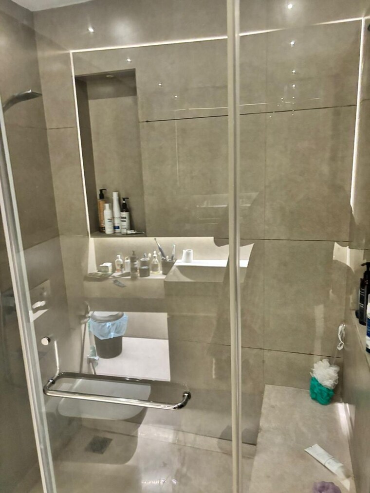 Bathroom, safdarjung enclave 3 Bedroom 2500 Sq.Ft. Builder Floor In Safdarjung Enclave Delhi 8846334