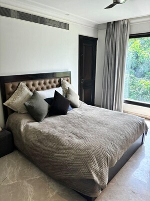 Bedroom in 3 BHK Builder Floor at Safdarjung Enclave – for Sale