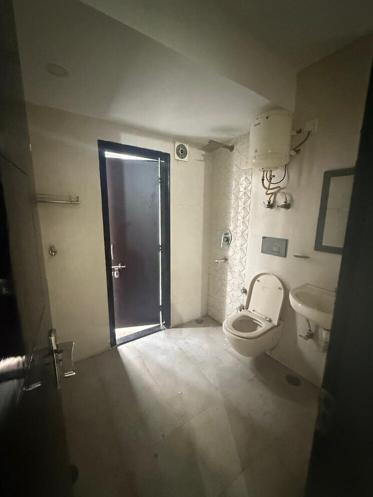 Bathroom, kalkaji 2 Bedroom 100 Sq.Yd. Builder Floor In Kalkaji Delhi 8846345