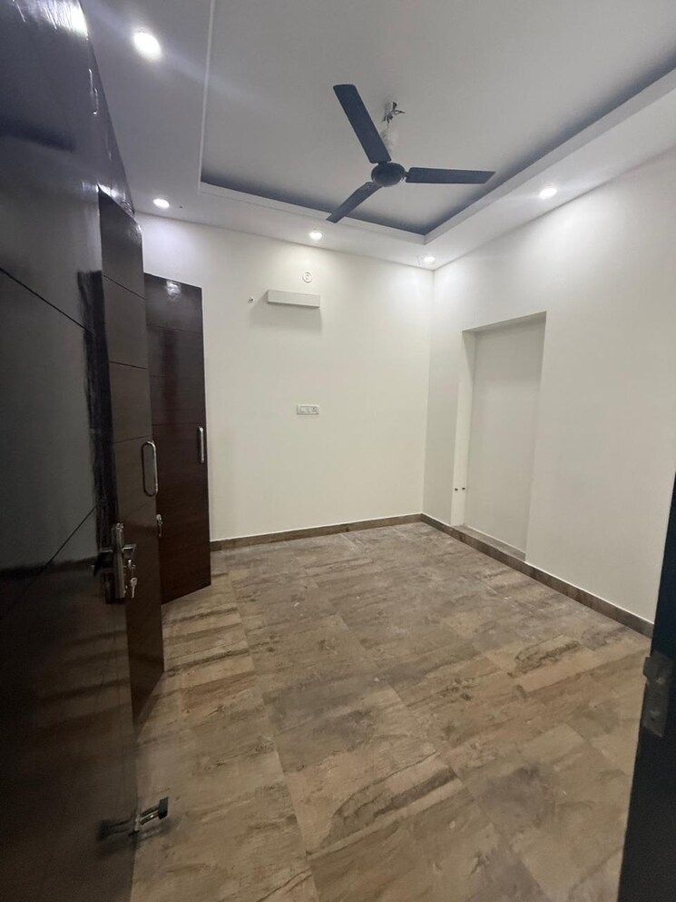 Room, kalkaji 2 Bedroom 100 Sq.Yd. Builder Floor In Kalkaji Delhi 8846345