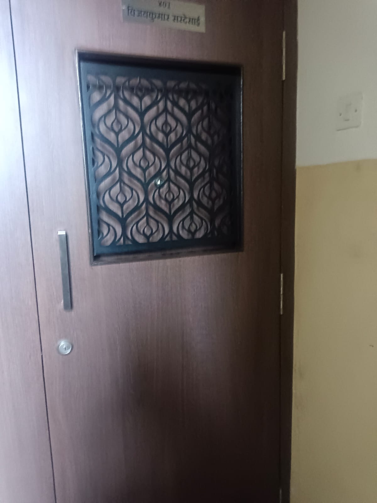 2 BHK Apartment For Sale in Manisha Apartment Law College Road