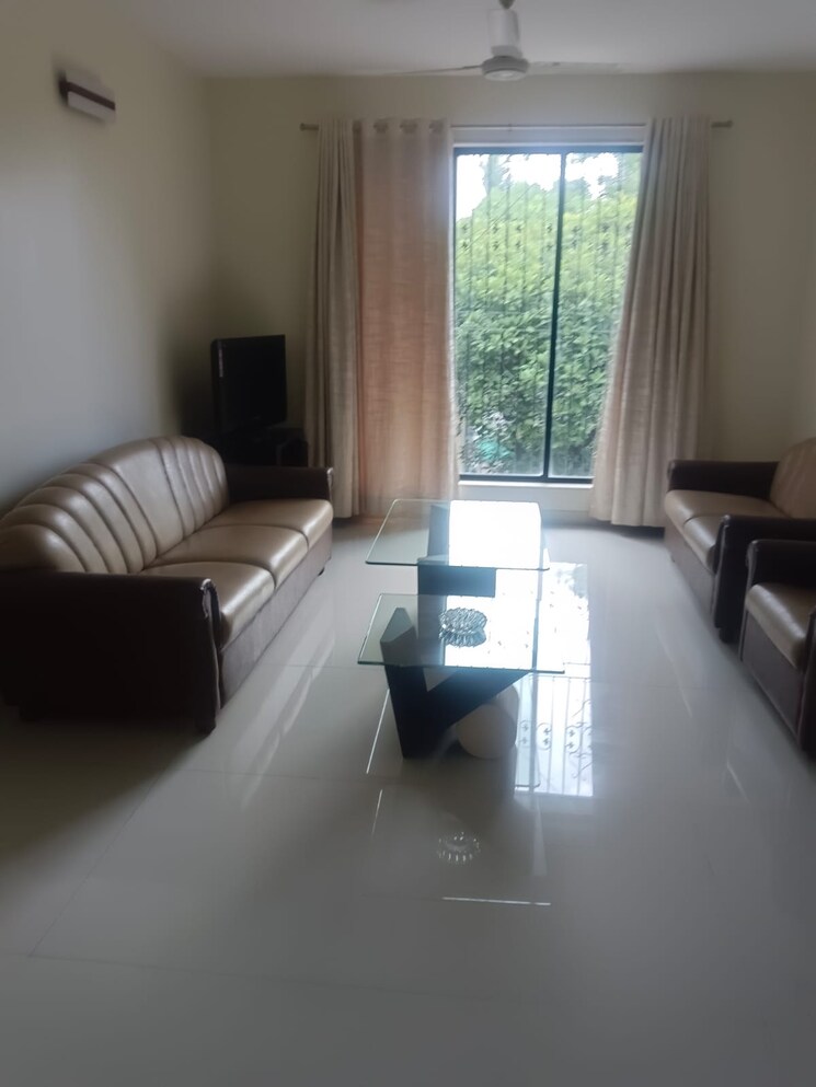 Master Bedroom, manisha-apartment-law-college-road 2 Bedroom 950 Sq.Ft. Apartment In Law College Road Pune 8846357