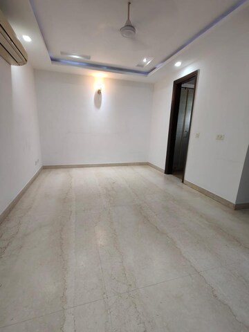 Room in 3 BHK Builder Floor at Greater Kailash Part 3 – for Rent