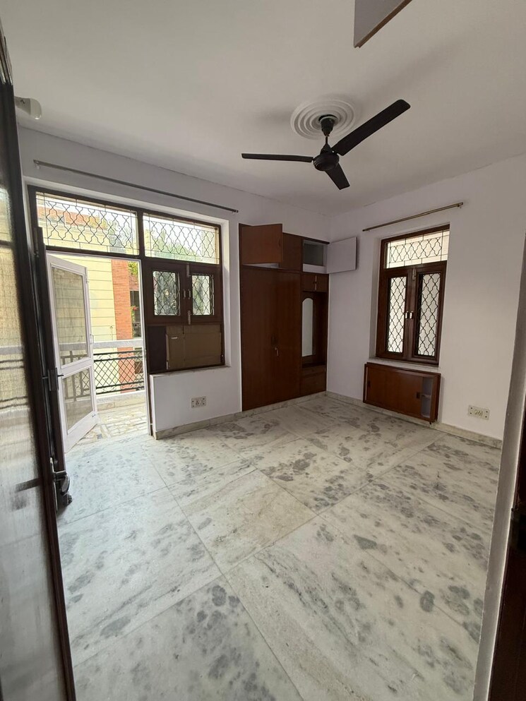 Room, kalkaji 3 Bedroom 1800 Sq.Ft. Builder Floor In Kalkaji Delhi 8846367