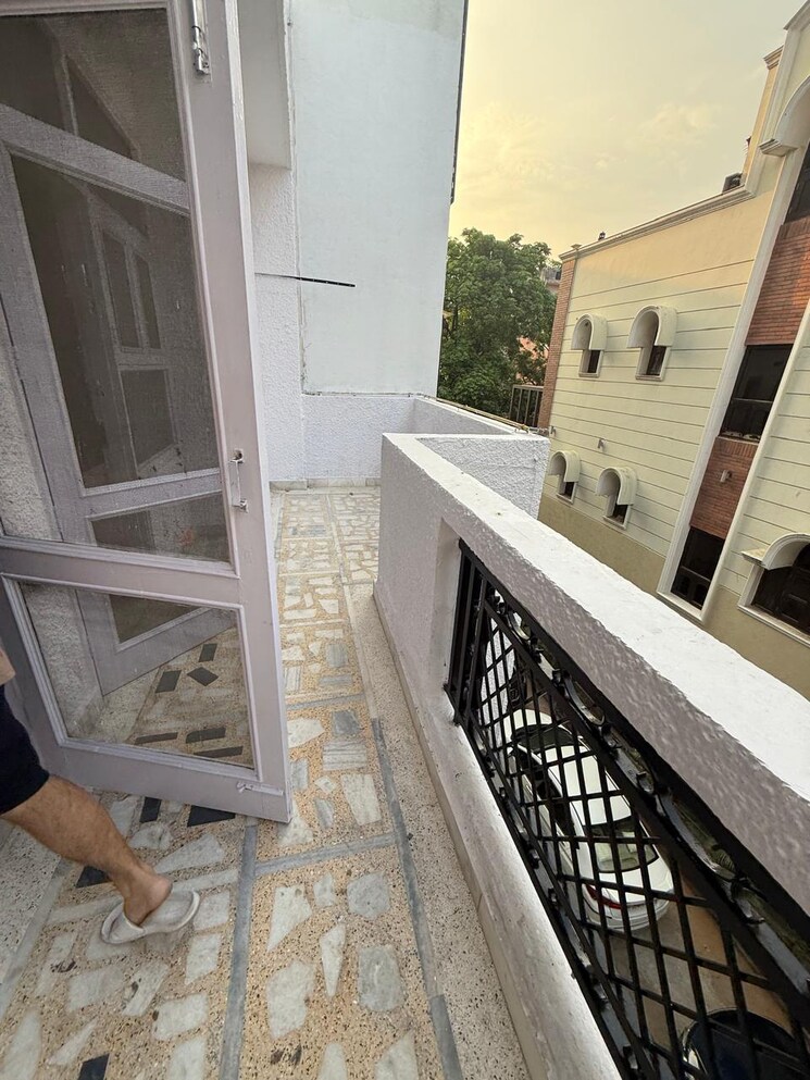 Balcony, kalkaji 3 Bedroom 1800 Sq.Ft. Builder Floor In Kalkaji Delhi 8846367