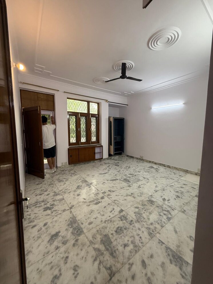 Room, kalkaji 3 Bedroom 1800 Sq.Ft. Builder Floor In Kalkaji Delhi 8846367