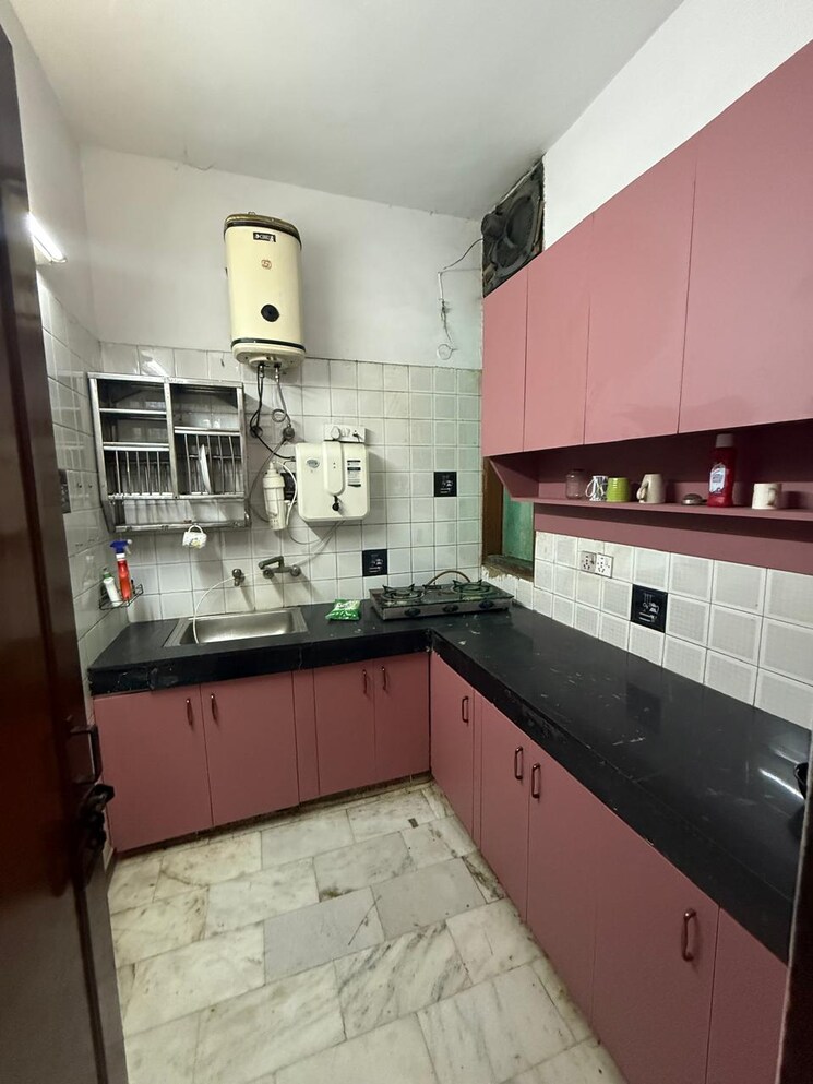 Kitchen, chittaranjan park 3 Bedroom 1600 Sq.Ft. Builder Floor In Chittaranjan Park Delhi 8846390