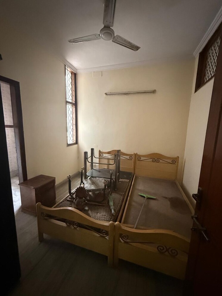 Master Bedroom, chittaranjan park 3 Bedroom 1600 Sq.Ft. Builder Floor In Chittaranjan Park Delhi 8846390