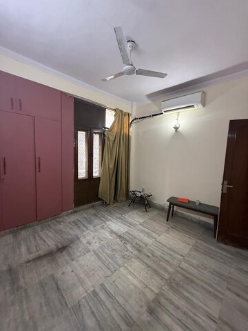 Room in 3 BHK Builder Floor at Chittaranjan Park – for Rent
