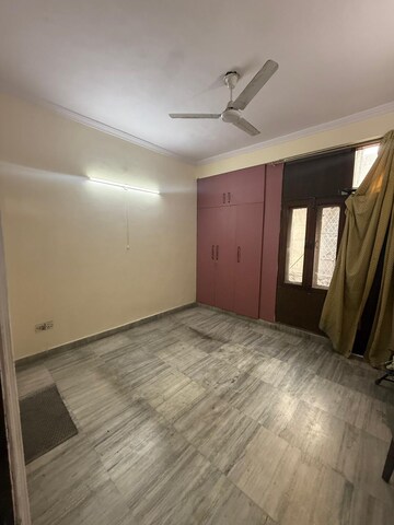 Room in 3 BHK Builder Floor at Chittaranjan Park – for Rent