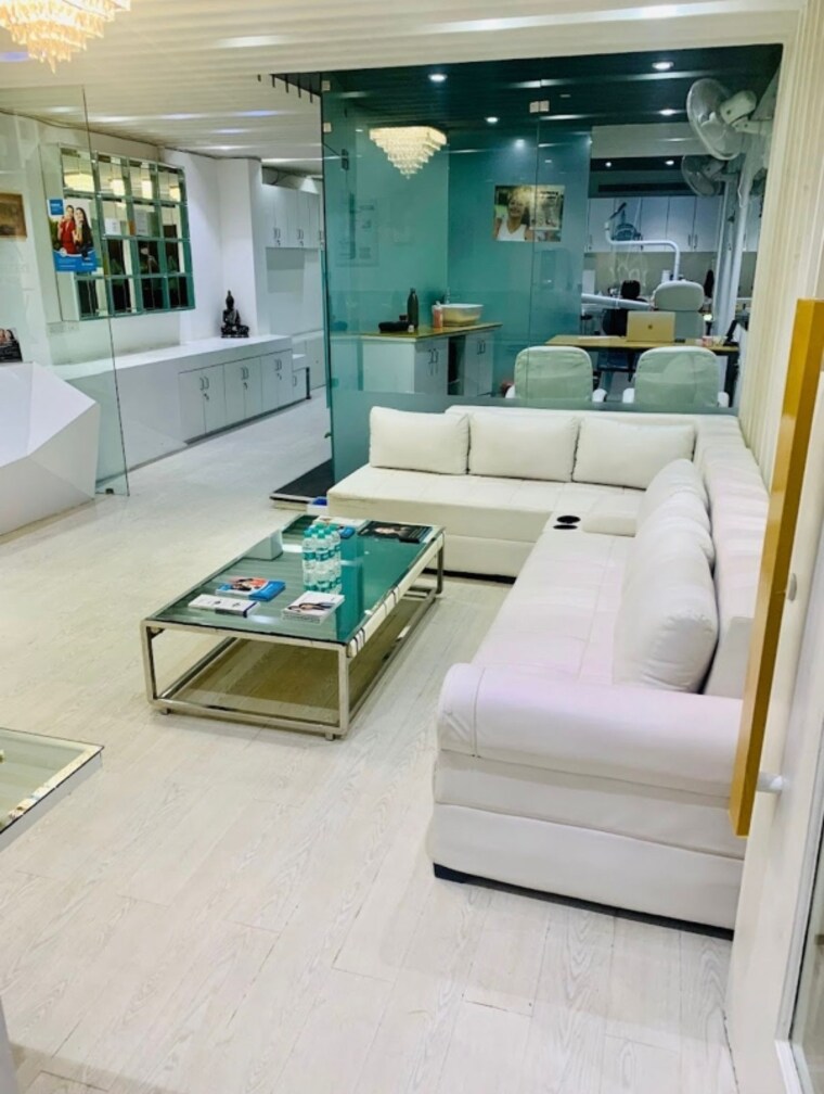 Team Area, greater kailash Commercial Office Space 1200 Sq.Ft. In Greater Kailash Delhi 8846396