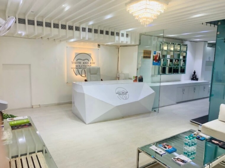 Team Area, greater kailash Commercial Office Space 1200 Sq.Ft. In Greater Kailash Delhi 8846396