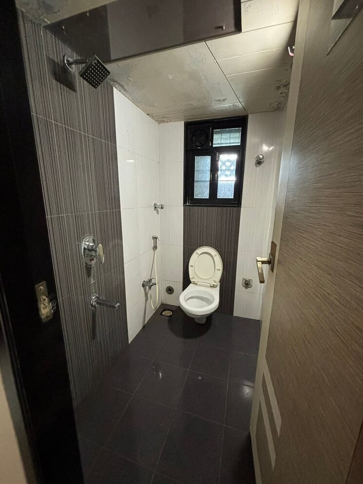 Bathroom, worli-sneha-chs 2 Bedroom 900 Sq.Ft. Apartment In Worli Mumbai 8846395