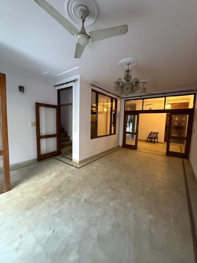 Cover Image, kalkaji 3 Bedroom 1900 Sq.Ft. Builder Floor In Kalkaji Delhi 8846399