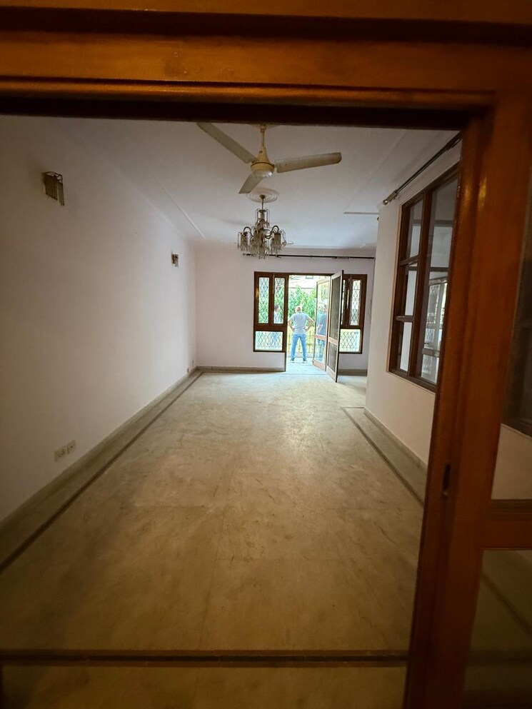 Room, kalkaji 3 Bedroom 1900 Sq.Ft. Builder Floor In Kalkaji Delhi 8846399