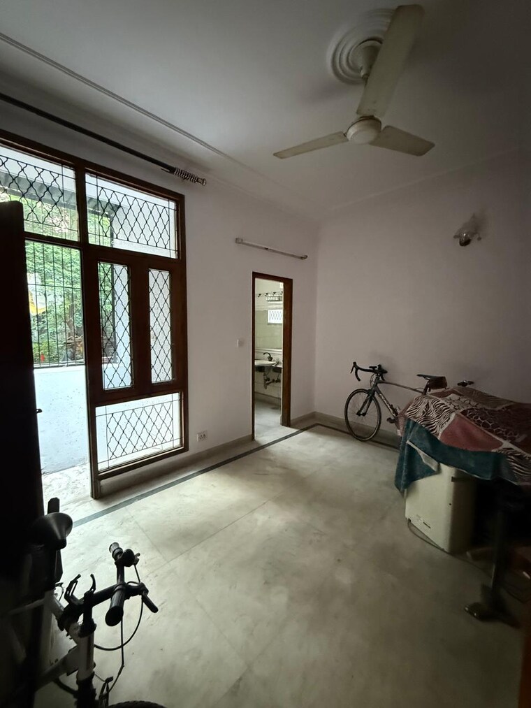 Room, kalkaji 3 Bedroom 1900 Sq.Ft. Builder Floor In Kalkaji Delhi 8846399