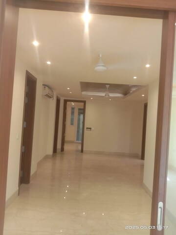 Room in 6+ BHK Builder Floor at Panchsheel Park – for Rent
