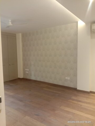 Room in 6+ BHK Builder Floor at Panchsheel Park – for Rent