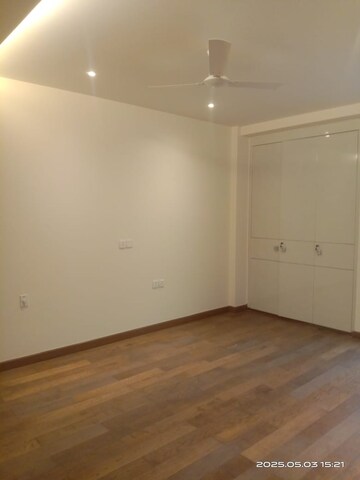 Room in 6+ BHK Builder Floor at Panchsheel Park – for Rent