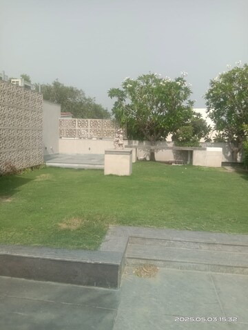 6+ BHK Builder Floor – Garden View at Panchsheel Park - for Rent