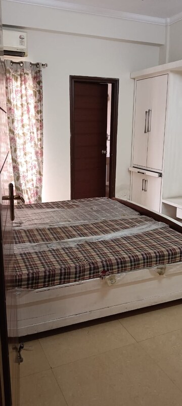 Bedroom in 2 BHK Apartment at Arun Vihar Sector 37, Sector 37 – for Rent