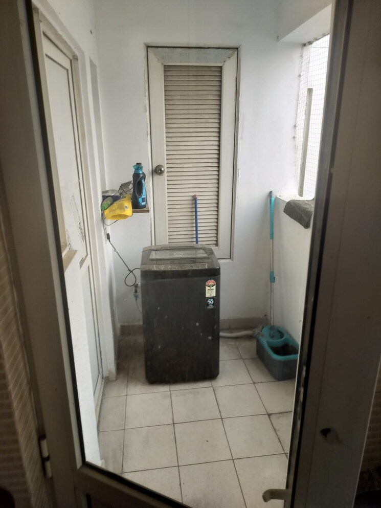 Bathroom, arun-vihar-sector-37 2 Bedroom 800 Sq.Ft. Apartment In Sector 37 Noida 8846425