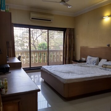 Bedroom in 5 BHK Villa at Oberoi Realty Esquire, Gokuldham Colony – for Sale