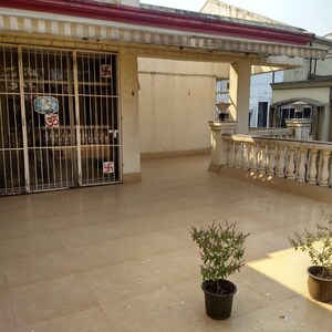 Parking in 5 BHK Villa at Oberoi Realty Esquire, Gokuldham Colony – for Sale