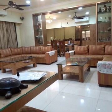 Team Area in 5 BHK Villa at Oberoi Realty Esquire, Gokuldham Colony – for Sale
