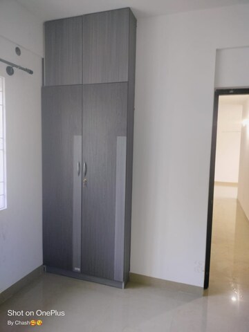 Room in 2.5 BHK Apartment at Ozone Urbana Pavilion, Devanahalli – for Rent