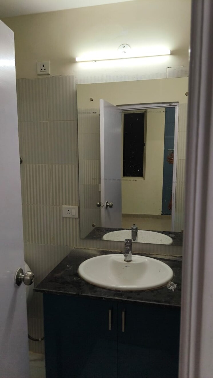 Bathroom, smart-world-gems 3 Bedroom 1423 Sq.Ft. Apartment In Sector 89 Gurgaon 8846504