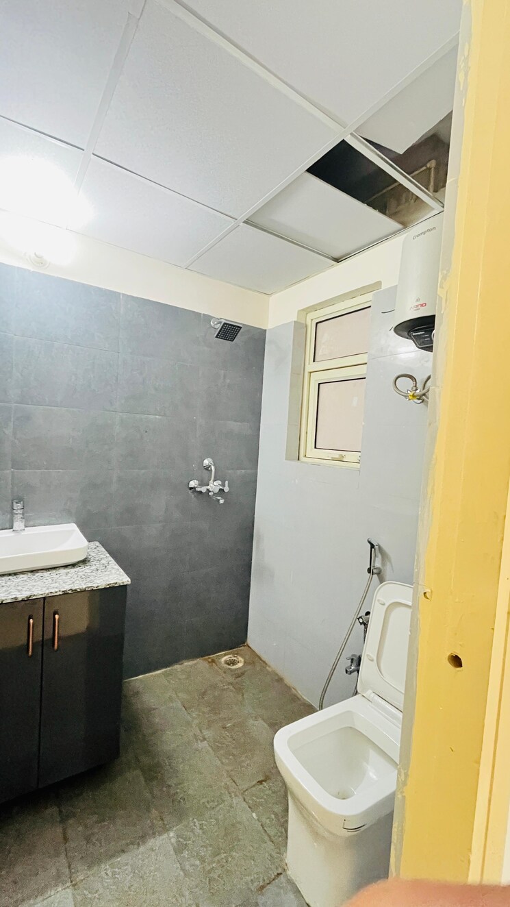 Kitchen, smart-world-gems 3 Bedroom 1423 Sq.Ft. Apartment In Sector 89 Gurgaon 8846506