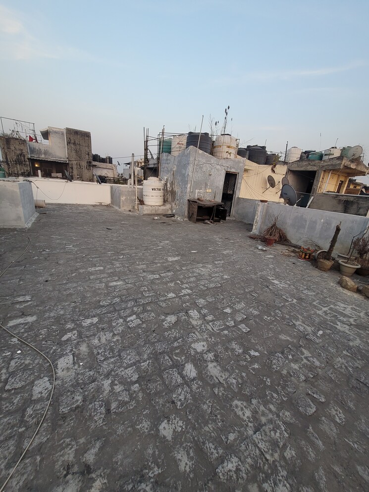 Terrace, dilshad garden 2 Bedroom 800 Sq.Ft. Builder Floor In Dilshad Garden Delhi 8846532