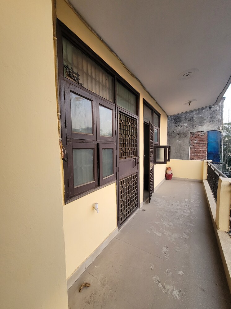 Balcony, dilshad garden 2 Bedroom 800 Sq.Ft. Builder Floor In Dilshad Garden Delhi 8846532