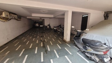 Parking in 2 BHK Builder Floor at Dilshad Garden – for Sale
