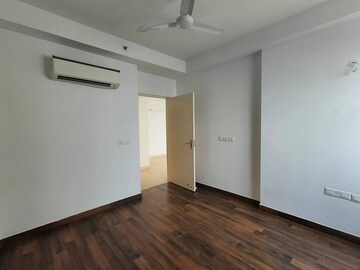 Room in 3 BHK Apartment at Conscient Heritage Max, Sector 102 – for Rent