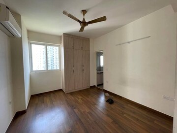 Room in 3 BHK Apartment at Conscient Heritage Max, Sector 102 – for Rent