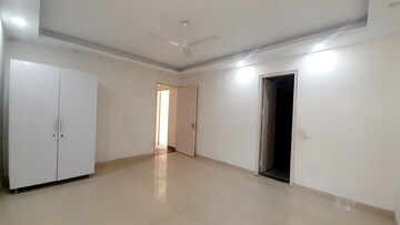 Room in 4 BHK Builder Floor at BPTP Amstoria, Sector 102 – for Rent