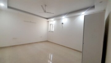 Room in 4 BHK Builder Floor at BPTP Amstoria, Sector 102 – for Rent