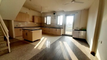 Kitchen in 4 BHK Builder Floor at BPTP Amstoria, Sector 102 – for Rent