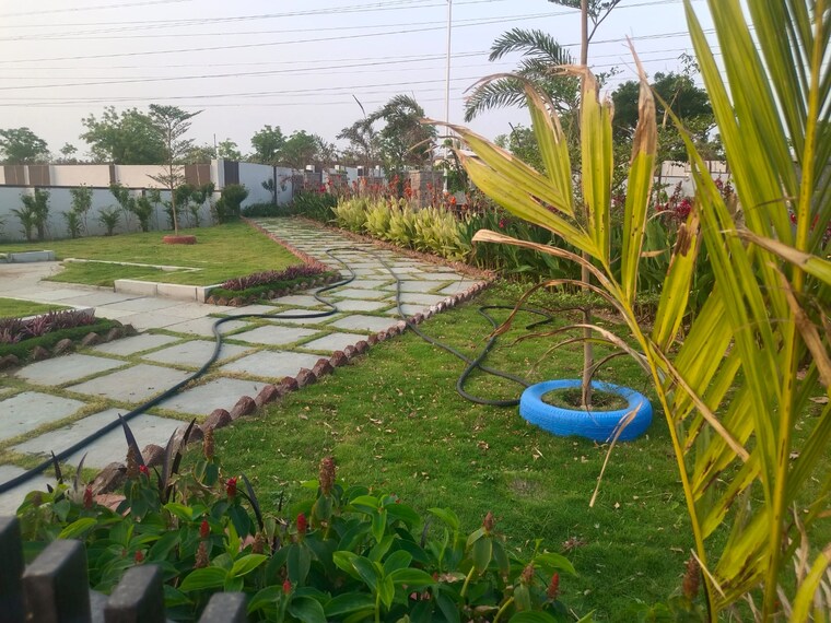 Garden, praneeta-singapur-town  200 Sq.Yd. Plot In Shankarpalli Hyderabad 8846551