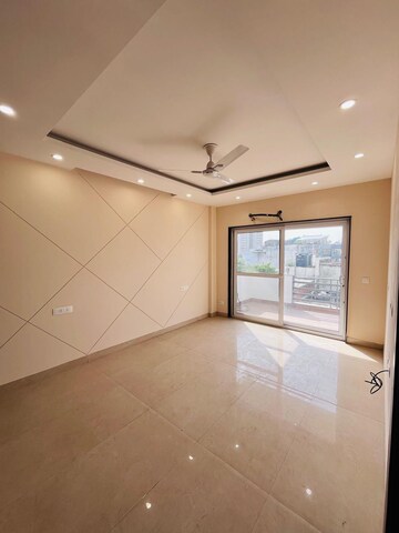 Room in 3 BHK Apartment at Smart World Gems, Sector 89 – for Rent