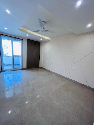 Room in 3 BHK Apartment at Smart World Gems, Sector 89 – for Rent