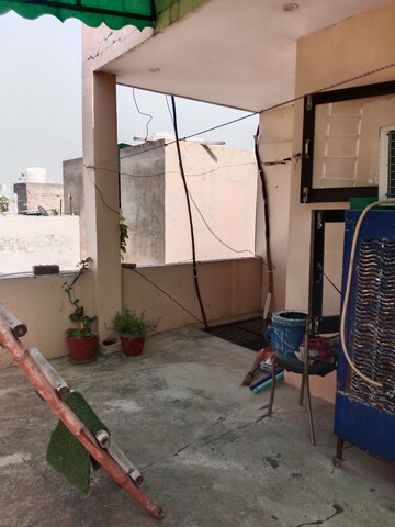Master Bedroom in 1 BHK Builder Floor at Shanti Nagar – for Rent
