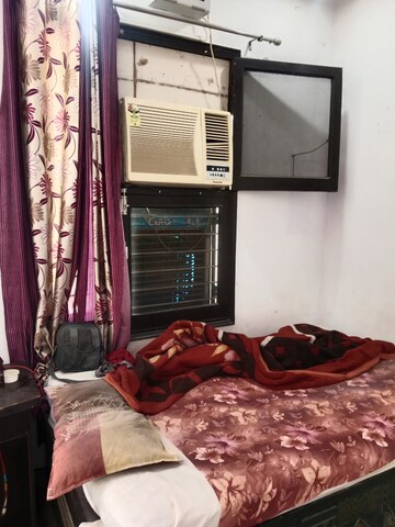 Master Bedroom in 1 BHK Builder Floor at Shanti Nagar – for Rent
