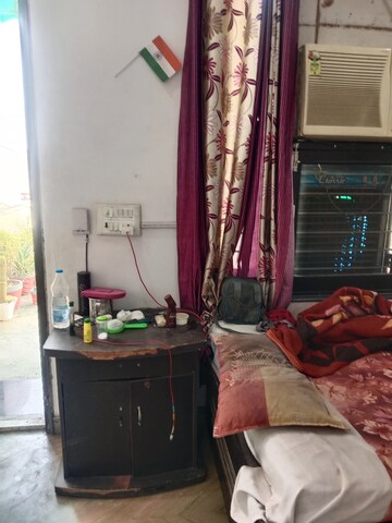 Master Bedroom in 1 BHK Builder Floor at Shanti Nagar – for Rent