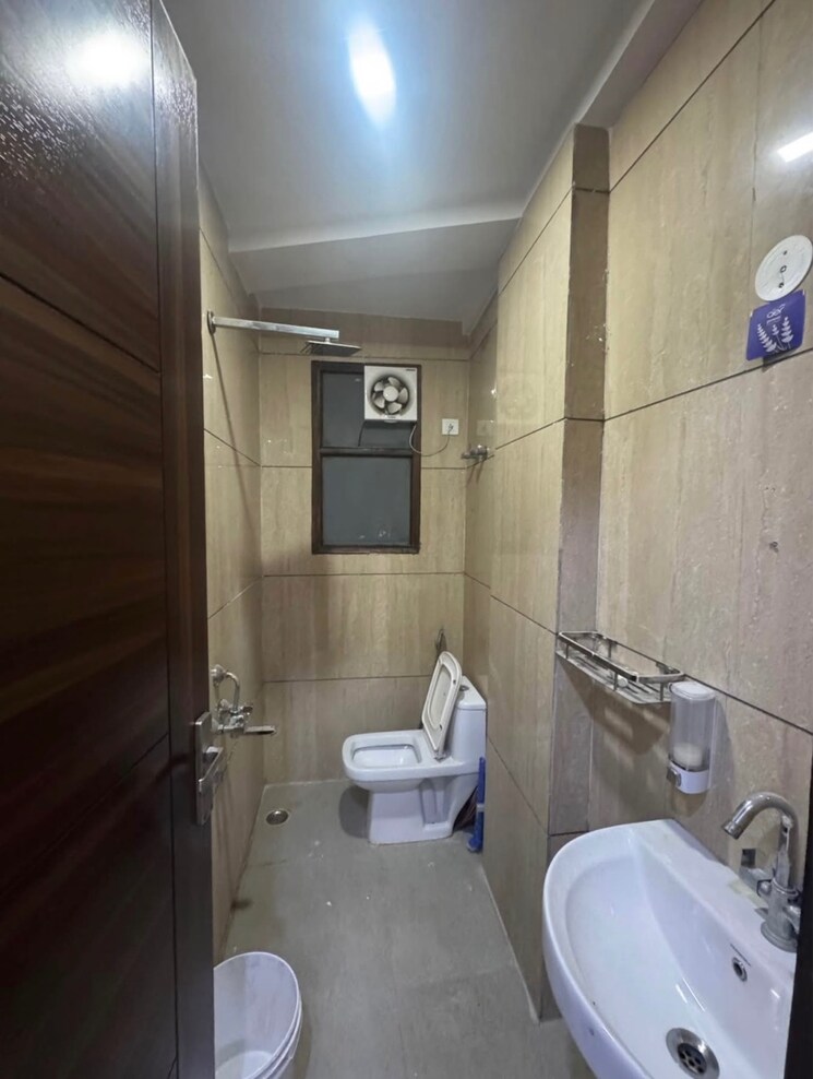 Bathroom, shanti nagar 2 Bedroom 800 Sq.Ft. Apartment In Shanti Nagar Gurgaon 8846591