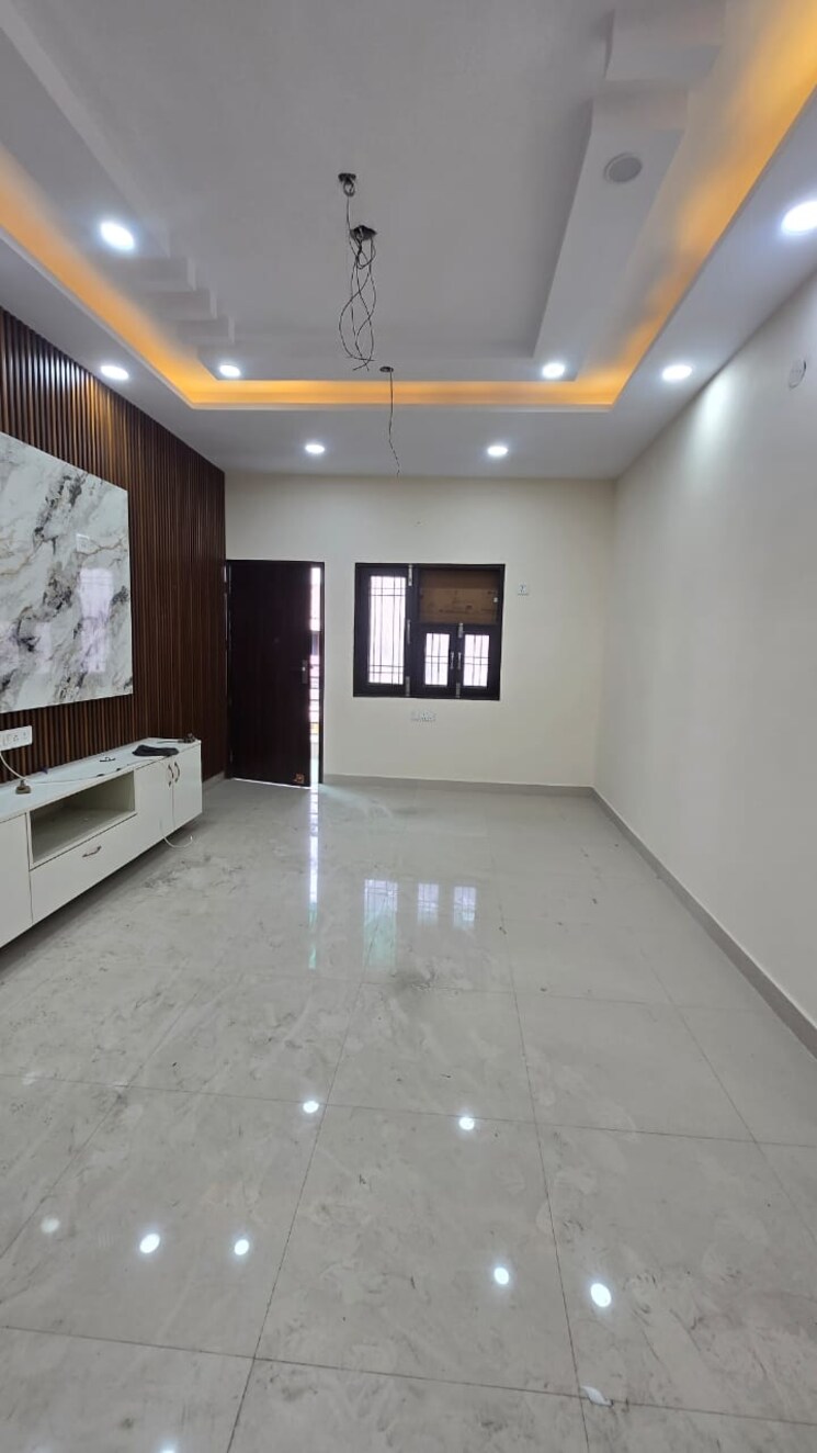 undefined, madhur-apartment 2.5 Bedroom 1000 Sq.Ft. Apartment In Paschim Vihar Delhi 8846612